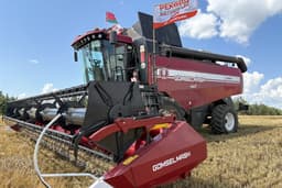 Absolute national record: Belarusian combine harvester GS2124 from "Gomselmash" threshed more than 515 tons of wheat in 8 hours
