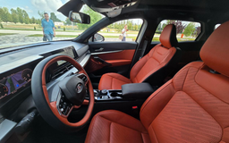 Lada Azimut: Красный салон и панорамная крыша — новинку выставили на всеобщее обозрение в Тольятти