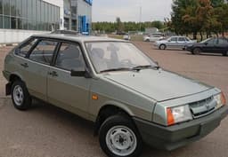 Коллекционный ВАЗ-2109 выставили на продажу в России: по цене новой Lada Vesta