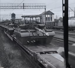 Огромный эшелон с танками Т-62М и Т-62МВ сняли на видео: стреляют новыми снарядами с алюминиевой пудрой