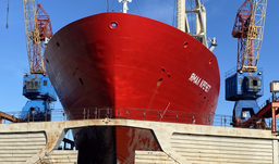 Новый плавучий док строится на заводе «Красная Кузница» в Архангельске