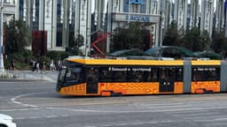 The longest tram in Russia broke down in Yekaterinburg: model 71-665 has pantograph problems