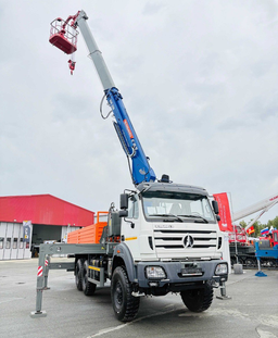 New "Chelyabinets KM-206" truck with a crane-manipulator unit presented by Chelyabinsk Mechanical Plant