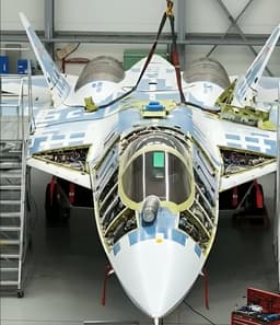 Появилось первое видео сборки истребителя Су-57