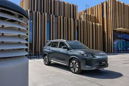 Обновлённый гибридный кроссовер Evolute i-Space появился в продаже в РФ 