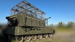 Defence blog показал кустарную модификацию 152-мм самоходной гаубицы 2С19М2 «Мста-С»