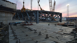 Работа над реакторной установкой БРЕСТ-ОД-300 продолжается: на площадке энергоблока покрыли кровлю машинного зала