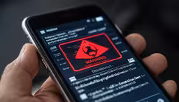 Россияне рискуют стать жертвой мошенников, скачивая банковские приложения из сомнительных источников