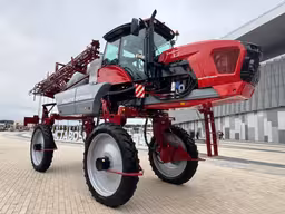 Новинка для интенсивного земледелия: самоходный опрыскиватель ОВС-4224А показали в Белоруссии