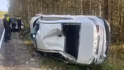 Руль заклинило, не сработали подушки безопасности: Lada Vesta вылетела в кювет и трижды перевернулась