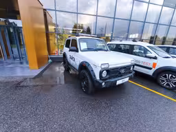 Продажи новых автомобилей в России рухнули на 25%