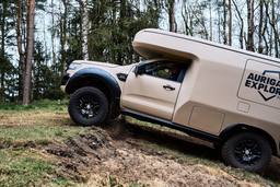 Раздвижные двери, подъёмная крыша, кухня, ванная комната и две двуспальные кровати: создан мобильный дом Voyager на базе Ford Ranger