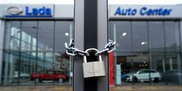 В России массово закрываются автосалоны: дилеры несут убытки и покидают рынок