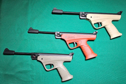 Лимитированную серию пневматических пистолетов МР-53М с разноцветными рукоятками представил завод ИМЗ