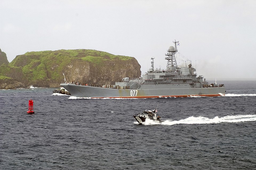 The crew of the large landing ship "Peresvet" practiced organizing defense in an unprotected roadstead