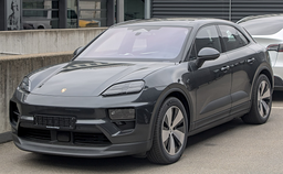 Элитный Porsche Macan блогера разбили в Красноярске