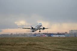 Экипаж МС-21 не стал рисковать посадкой при сильном ветре на испытаниях