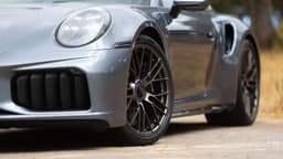 Porsche 911 Turbo S 2026: гибрид, который стал почти GT3