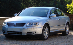 Флагман, который никто не купил, но все запомнили: Volkswagen Phaeton