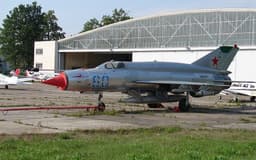 «Простой, дешёвый и эффективный»: бывший пилот F-4 Phantom II назвал советский МиГ-21 «автоматом Калашникова в авиации»
