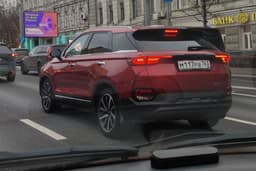 Несостоявшийся кроссовер АвтоВАЗа Lada X-Cross 5 сняли на фото в Москве