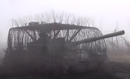 Танк-крепость: Т-80БВМ выдержал 18 ударов дронов благодаря дополнительной защите