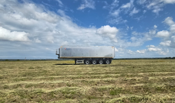 Новый зерновоз-«конструктор» запатентовал завод «Сеспель»: полуприцеп облегчили до предела