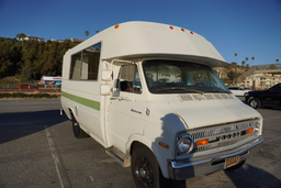 Dodge B300 Balboa 1973: компактный дом на колёсах с характером 70-х