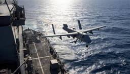 Сложнейшую задачу в управлении БПЛА решили в МГУ им. Невельского: дроны научили садиться на движущийся корабль