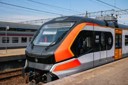 Обновлённый ЭП2ДМ выйдет на Ярославское направление МЖД: кресла от «Иволги», зарядки в тамбурах, кузов из нержавейки