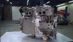 Безумный проект российских блогеров по переделке оппозитного двигателя Subaru в рядный оценили в США