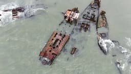 Подъем затонувших судов в бухте Лососей на Сахалине возобновили после ледостава