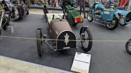 Three-wheeled "Triton" surprised "Motovesna`26": custom in Morgan style with a 50 cm³ engine