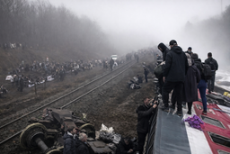 Семь вагонов пассажирского поезда №302 Челябинск–Москва сошли с рельс в Ульяновской области