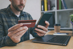 Деньги вернут, звонки начнут блокировать: в России готовят жёсткие правила против мошенников