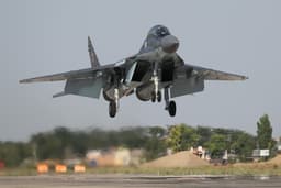 Неожиданный тандем: российский МиГ-29 и американский F-4 Phantom II отработали в паре над Тегераном