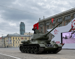 Т-34, «Катюша» и бронетранспортеры возглавили механизированную колонну Парада Победы в Екатеринбурге
