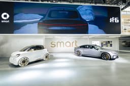 Smart впервые выпускает седан, и это уже совсем не тот автомобиль, который помнит Европа