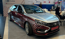 Lada Aura в обвесе и с планшетом на ОС «Аврора» показали на ПМЭФ