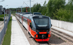 Новый электропоезд ЭП2ДМ вышел на линию в Петербурге