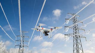Para combatir la formación de hielo en las líneas eléctricas: un dron con sistema de sensores creado en la PNIPU