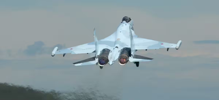 «Прижал к земле»: военный эксперт объяснил преимущество Су-35С и F-16 и Mirage