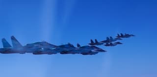 Aparece un video "tranquilizador" con un enorme enjambre de cazas Su-34
