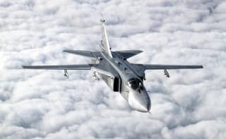 Ушли от средств поражения «противника»: лётчики Су-30СМ, Су-24 и Ан-26 отработали сложные элементы пилотирования