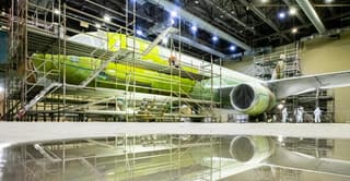 Как S7 Technics чинит самолёты: блогер побывал внутри ангара, где каждая деталь под контролем