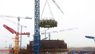 Construction of the Leningrad NPP-2 continues: the cantilever truss was installed in the shaft of the third reactor