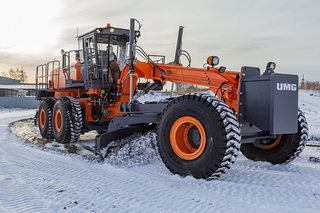 Russia Develops Country's Heaviest Motor Grader, the DZ-350