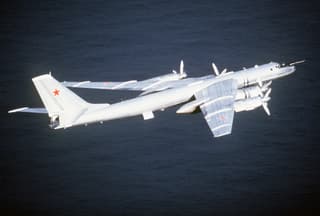 Два противолодочных самолёта Ту-142М3 провели разведку над Охотским морем