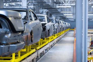 В правительстве РФ пообещали перезапустить бывшие иностранные автозаводы до лета 2026 года