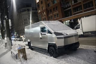 ¿Un Tesla Cybertruck en ruso? Un prototipo de "Russo-Balt" fue visto en Perm